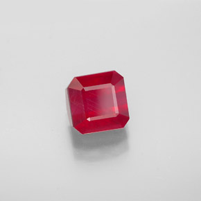 1.98カラットの天然ピンクレッドルビー（6.1×6.1 mm・エメラルドカット）