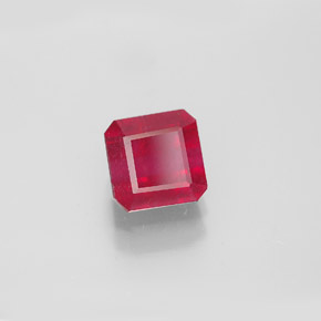 1.77カラットの天然ピンクレッドルビー（6.2×6.1 mm・エメラルドカット）