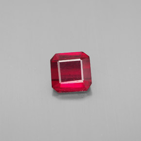 1.38カラットの天然ピンクレッドルビー（6.1×6.1 mm・エメラルドカット）