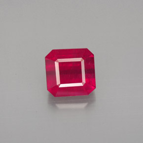 1.56カラットの天然ピンクレッドルビー（6×5.9 mm・エメラルドカット）