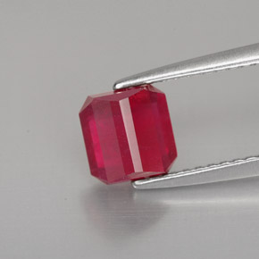 1.56カラットの天然ピンクレッドルビー（6×5.9 mm・エメラルドカット）