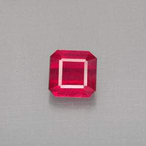 1.63カラットの天然ピンクレッドルビー（6.1×6 mm・エメラルドカット）