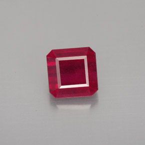 1.72カラットの天然ピンクレッドルビー（6.1×6.1 mm・エメラルドカット）