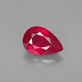 4.60カラットの天然レッドルビー（12.4×8.4 mm・洋梨の形）