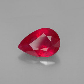 4.60カラットの天然レッドルビー（12.4×8.4 mm・洋梨の形）