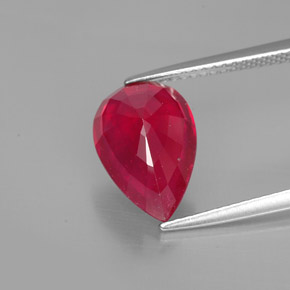 4.60カラットの天然レッドルビー（12.4×8.4 mm・洋梨の形）