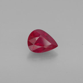 1.58カラットの天然レッドルビー（8.1×6.1 mm・洋梨の形）