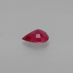1.28カラットの天然ピンクレッドルビー（8×5.8 mm・洋梨の形）