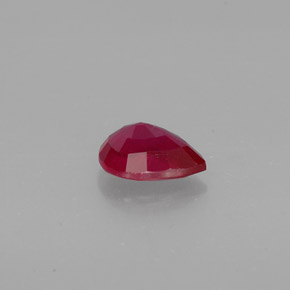 1.45カラットの天然ピンクレッドルビー（8.1×5.8 mm・洋梨の形）