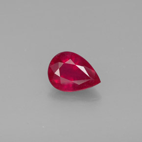 1.48カラットの天然ピンクレッドルビー（8.2×6.1 mm・洋梨の形）