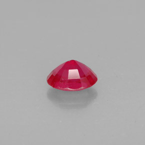 1.75カラットの天然ピンクレッドルビー（7.8×6.1 mm・オーバルカット）