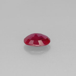 1.66カラットの天然ピンクレッドルビー（8.2×6.3 mm・オーバルカット）
