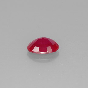 1.62カラットの天然ピンクレッドルビー（8.1×6.2 mm・オーバルカット）