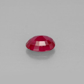 1.63カラットの天然ピンクレッドルビー（7.9×5.8 mm・オーバルカット）