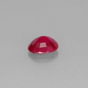1.67カラットの天然ピンクレッドルビー（7.9×6.1 mm・オーバルカット）