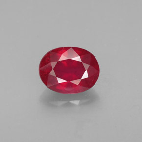 1.70カラットの天然ピンクレッドルビー（7.8×6.1 mm・オーバルカット）