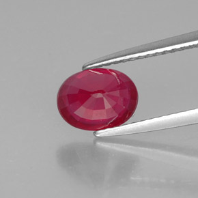 1.70カラットの天然ピンクレッドルビー（7.8×6.1 mm・オーバルカット）