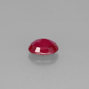 1.84カラットの天然ピンクレッドルビー（8.1×5.9 mm・オーバルカット）