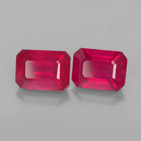 カラットの天然ピンクレッドルビー（6.9×5.1 mm・エメラルドカット）