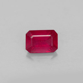 1.37カラットの天然ピンクレッドルビー（7.1×5 mm・エメラルドカット）