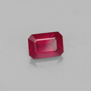 1.37カラットの天然ピンクレッドルビー（7.1×5 mm・エメラルドカット）