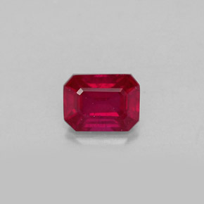 1.24カラットの天然ピンクレッドルビー（6.8×5.1 mm・エメラルドカット）