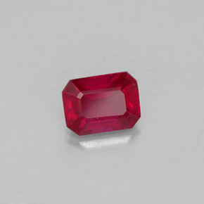 1.24カラットの天然ピンクレッドルビー（6.8×5.1 mm・エメラルドカット）