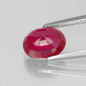 1.85カラットの天然ピンクレッドルビー（8.1×6.2 mm・オーバルカット）