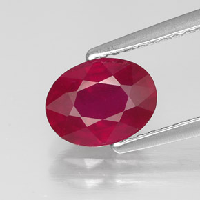 1.57カラットの天然ピンクレッドルビー（7.8×6 mm・オーバルカット）