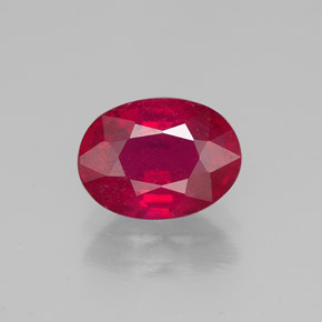 1.66カラットの天然ピンクレッドルビー（8.2×6.1 mm・オーバルカット）