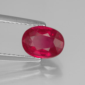 1.70カラットの天然ピンクレッドルビー（8.1×6 mm・オーバルカット）