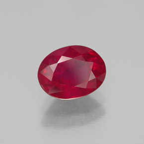 1.71カラットの天然ピンクレッドルビー（7.9×6 mm・オーバルカット）
