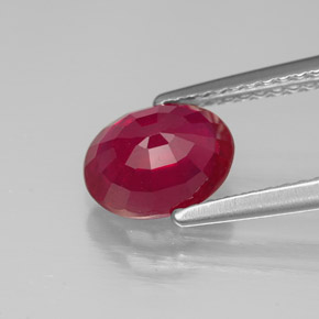 1.71カラットの天然ピンクレッドルビー（7.9×6 mm・オーバルカット）