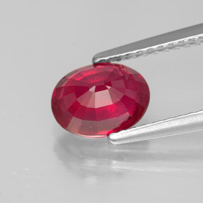 1.86カラットの天然ピンクレッドルビー（7.9×6.1 mm・オーバルカット）
