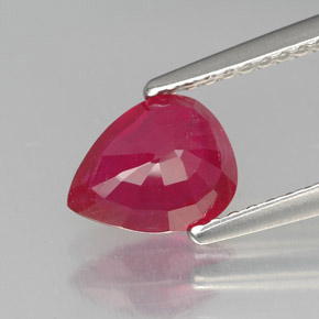 1.44カラットの天然ピンクレッドルビー（8.1×6 mm・洋梨の形）