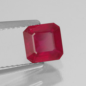 1.64カラットの天然ピンクレッドルビー（6×6 mm・エメラルドカット）