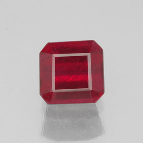 1.68カラットの天然ピンクレッドルビー（6.2×6 mm・エメラルドカット）