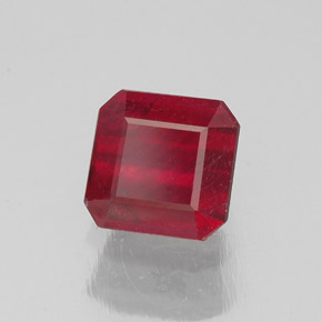 1.68カラットの天然ピンクレッドルビー（6.2×6 mm・エメラルドカット）
