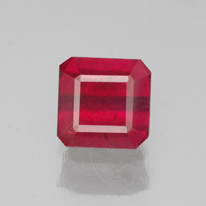 1.60カラットの天然ピンクレッドルビー（6.2×6.1 mm・エメラルドカット）