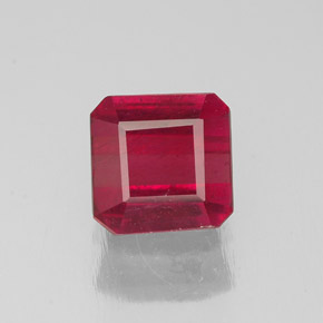 1.44カラットの天然ピンクレッドルビー（6.1×6 mm・エメラルドカット）