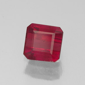 1.44カラットの天然ピンクレッドルビー（6.1×6 mm・エメラルドカット）