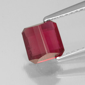1.44カラットの天然ピンクレッドルビー（6.1×6 mm・エメラルドカット）