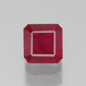 2.10カラットの天然ピンクレッドルビー（6.3×6.1 mm・エメラルドカット）