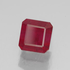 2.10カラットの天然ピンクレッドルビー（6.3×6.1 mm・エメラルドカット）