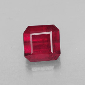 1.79カラットの天然ピンクレッドルビー（6×5.9 mm・エメラルドカット）