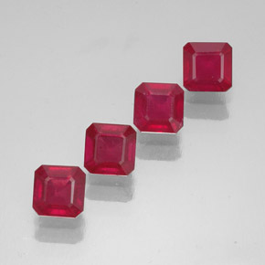 カラットの天然ピンクレッドルビー（6.2×6.2 mm・エメラルドカット）