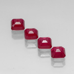 カラットの天然ピンクレッドルビー（6.2×6.2 mm・エメラルドカット）