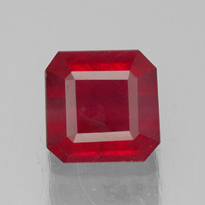 1.47カラットの天然ピンクレッドルビー（6.1×6 mm・エメラルドカット）