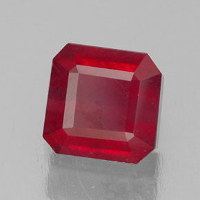 1.47カラットの天然ピンクレッドルビー（6.1×6 mm・エメラルドカット）