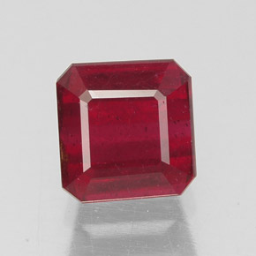 1.87カラットの天然ピンクレッドルビー（6.2×6 mm・エメラルドカット）